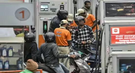Indian Retailers Raise Fuel Prices